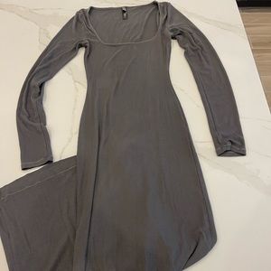 SKIMS SOFT LOUNGE LONG SLEEVE DRESS - GRAPHITE SMALL